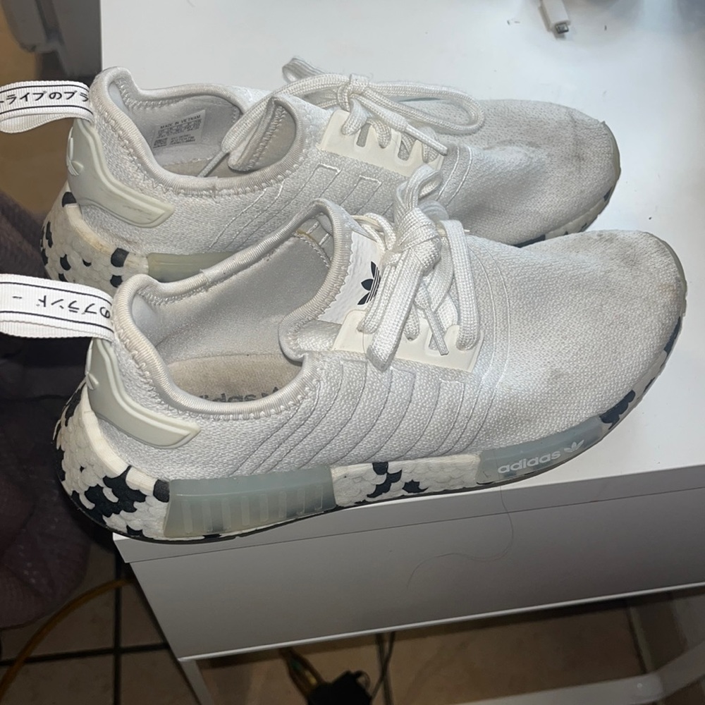 nmd r1 Adidas kids 6 1/2 sneaker